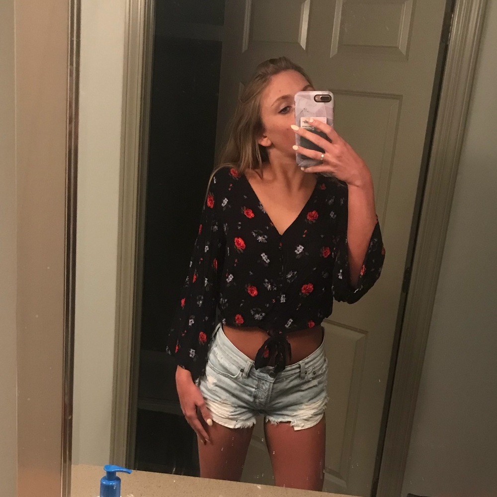 black crop top w/ floral design - american eagle